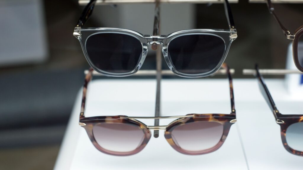 ¿Por qué comprar tus gafas de sol en una óptica es una decisión inteligente?